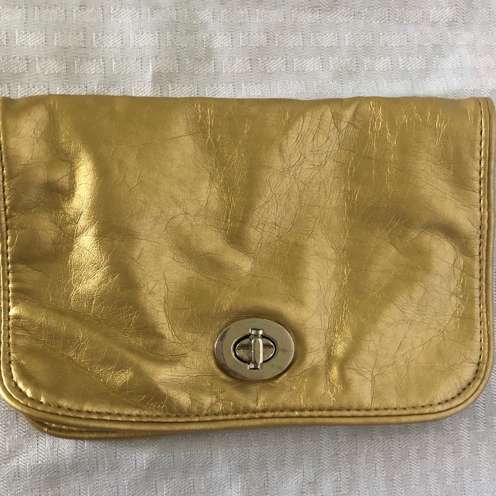 Gold clutch